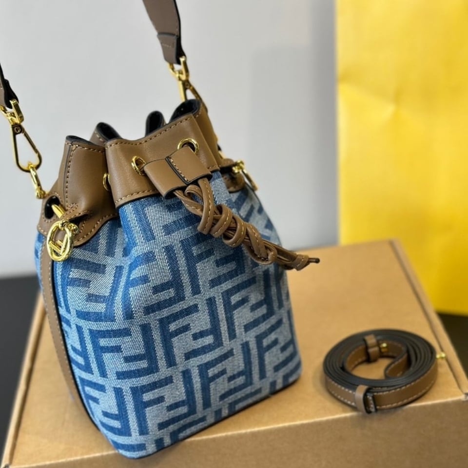 Fendi Mon Tresor Light Blue Ff Denim 12Cm view 3