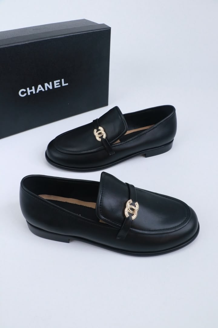 Chanel Calfskin Loafers with CC Turnlock Logo Black Calfskin G39835 view 3