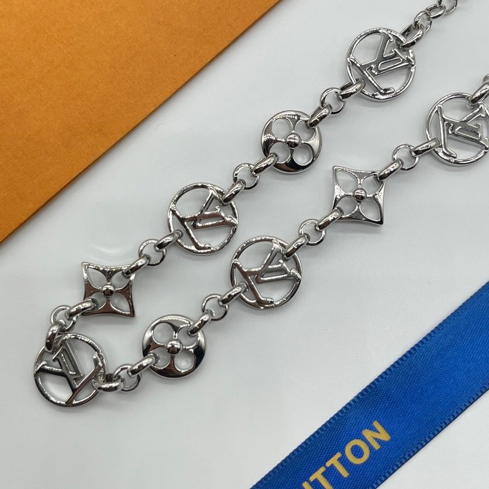 Louis Vuitton Silver Necklace view 4