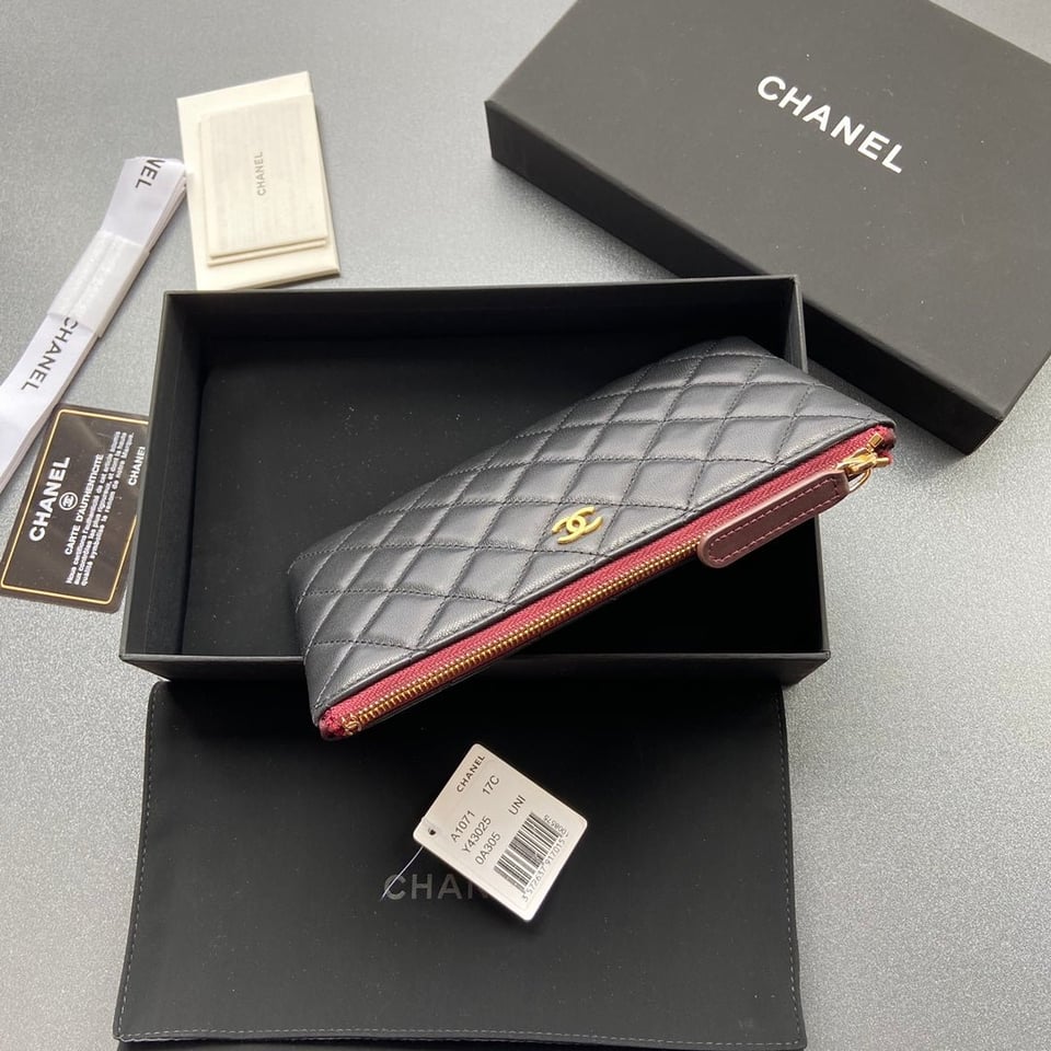 Chanel Zipped Wallet 20Cm Black Quilted Calfskin Gold Hardware view 3