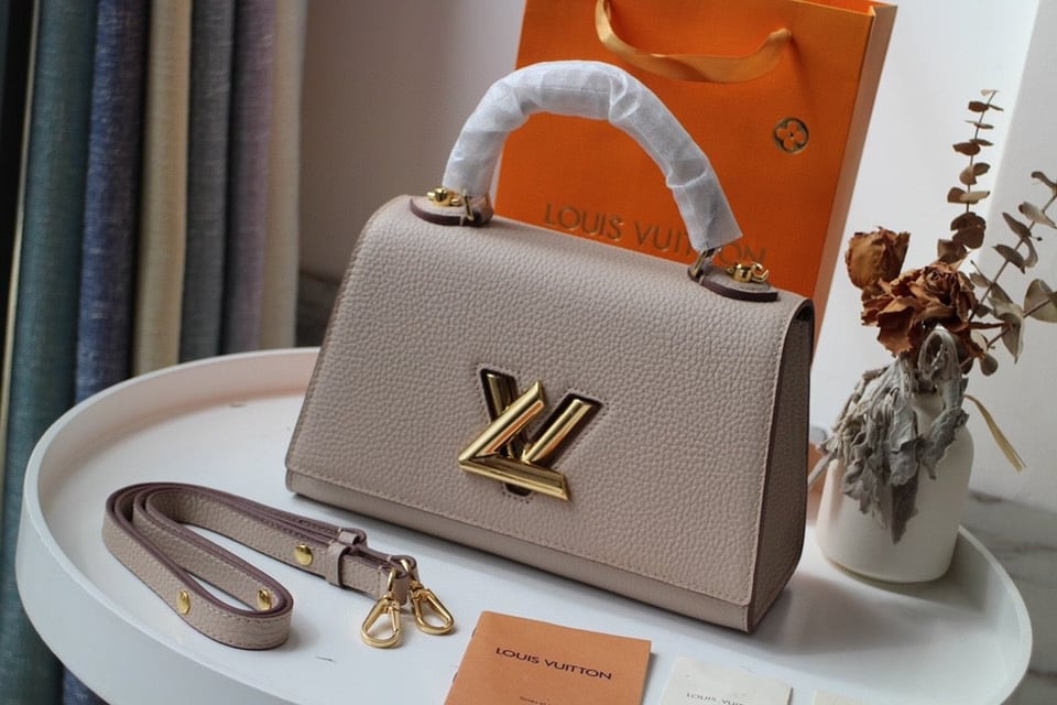 Louis Vuitton Twist One Handle Pm 25Cm Greige view 11