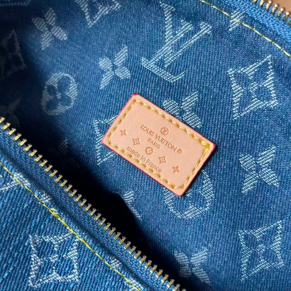 Louis Vuitton Cruiser Toiletry Bag 22cm M27945 view 6