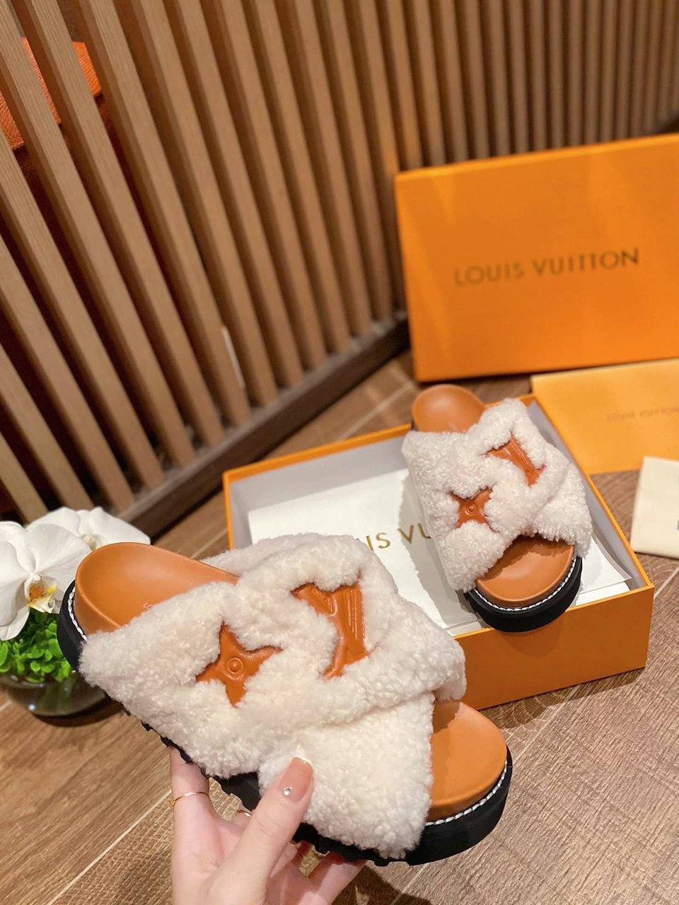 Louis Vuitton Paseo Flat Comfort Mule Brown White 1Aa1Vt view 4