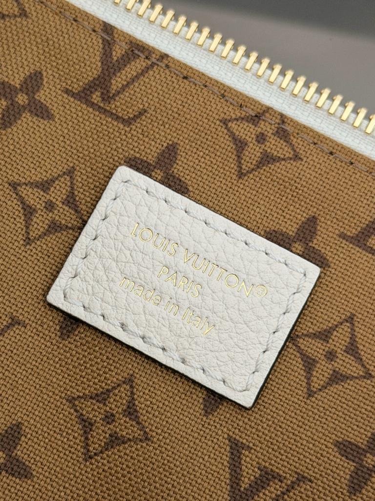 Louis Vuitton Multipass Bag Vanilla 30cm M29094 view 11