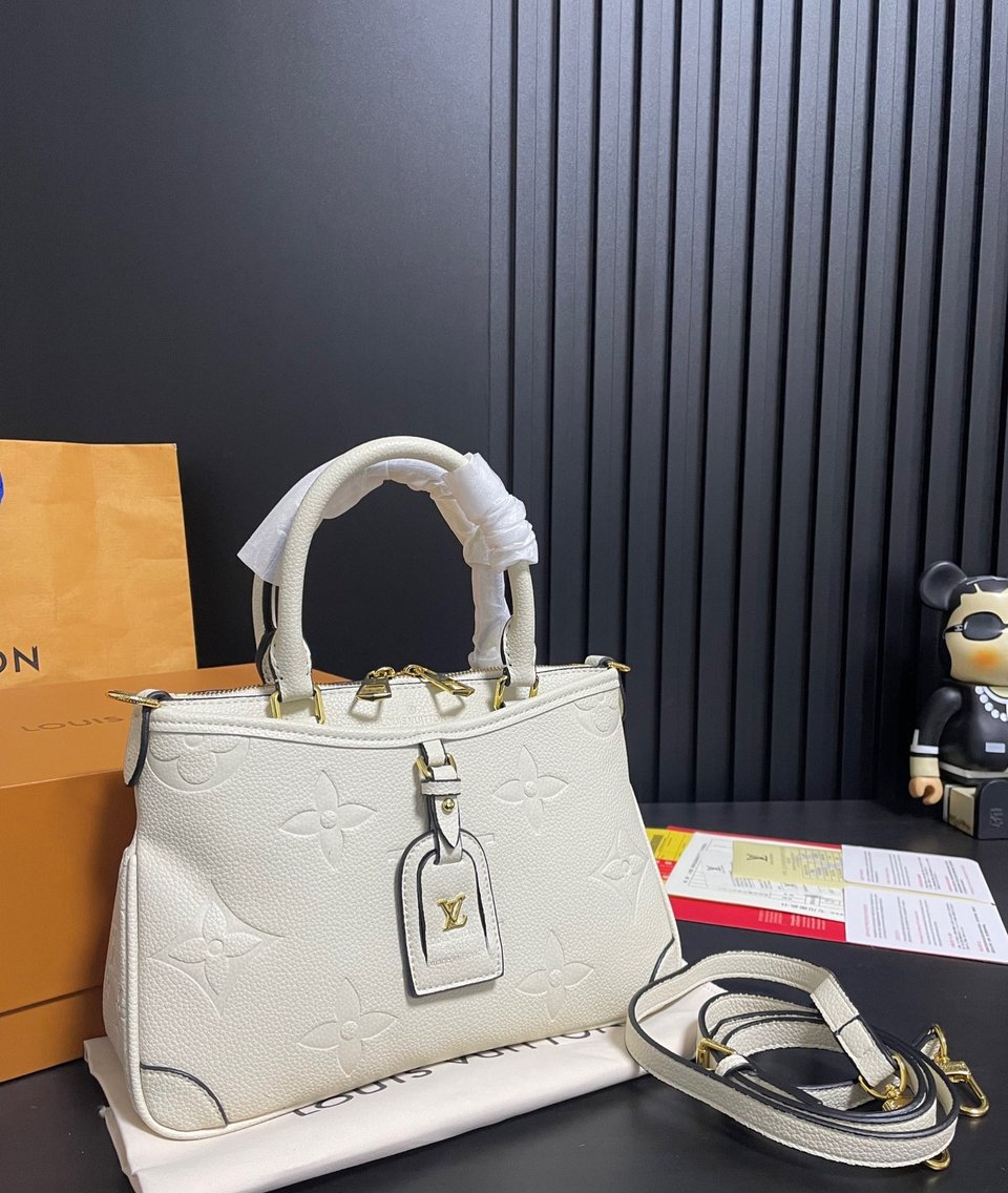 Louis Vuitton Trianon Pm Monogram Empreinte White 28Cm M46503 view 3