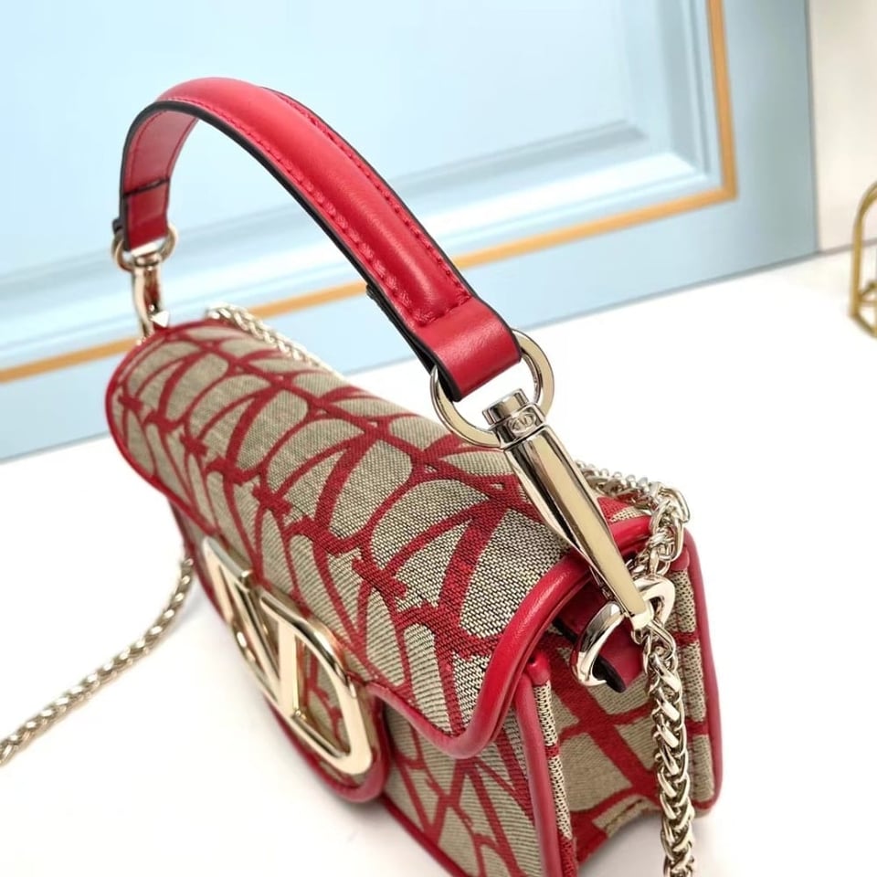 Valentino Garavani Locò Toile Iconographe Shoulder Bag Red 20Cm view 9