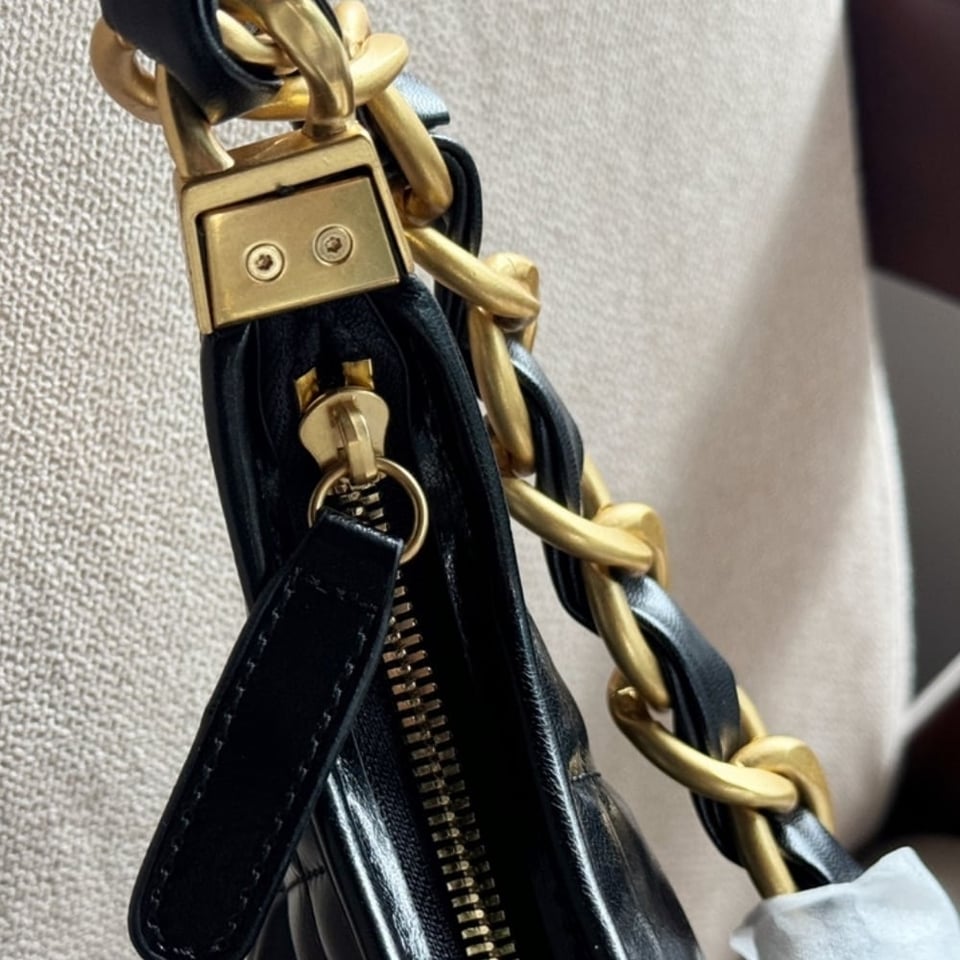 Chanel Gabrielle Bag Black 22Cm/8.7in view 5