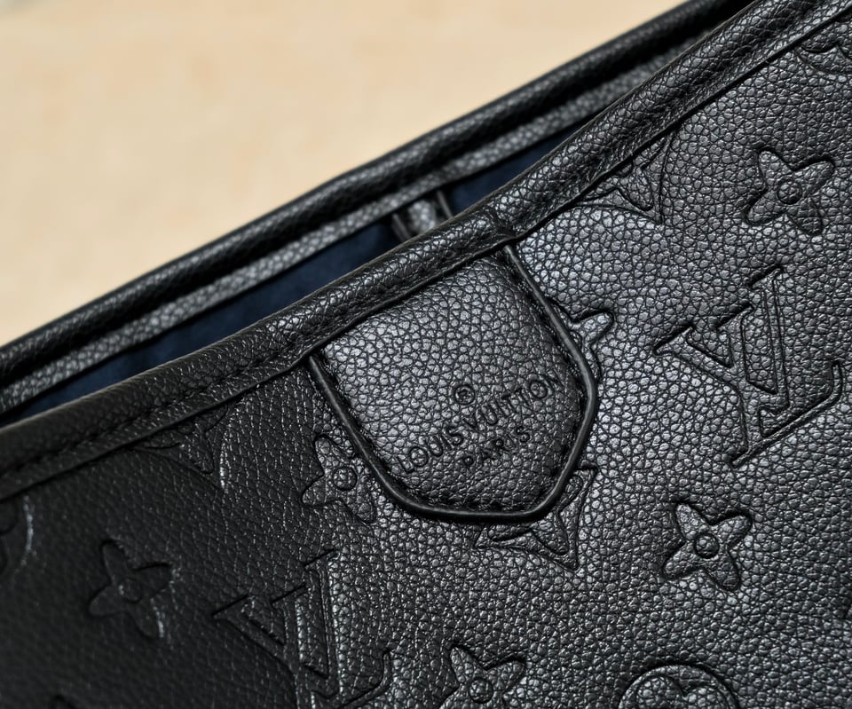 Louis Vuitton Delightful Black 35Cm view 5