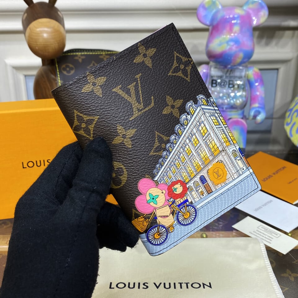 Louis Vuitton Christmas Animation 2022 Passport Cover Pink view 5