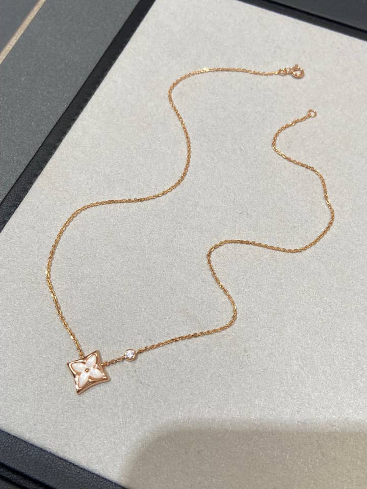 Louis Vuitton Colour Blossom Bb Star Pendant Pink Gold Pink Mother Of Pearl And Diamond Q93612 view 2