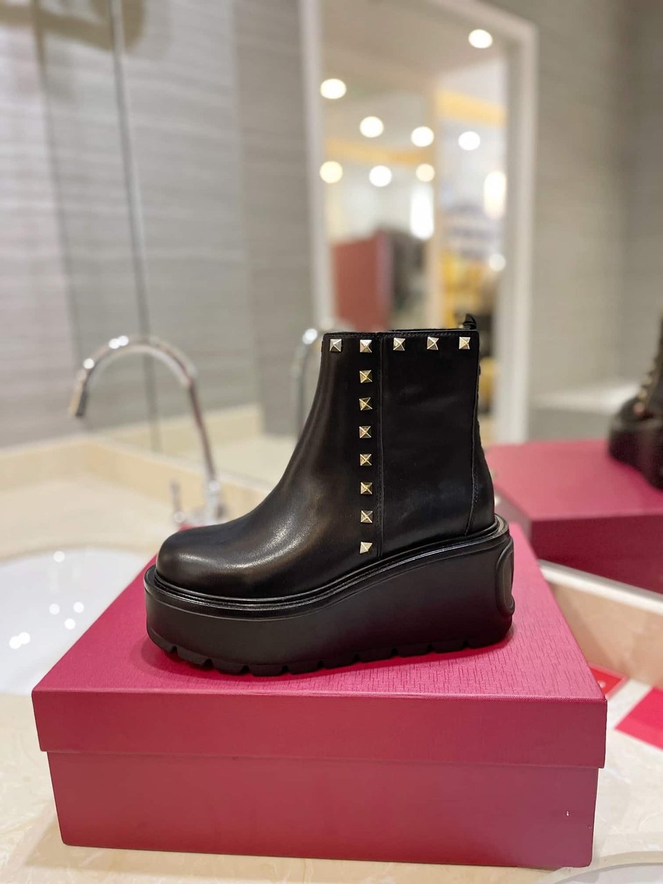 Valentino Garavani Uniqueform Calfskin Ankle Boot Black 1W2S0Cs0Mmd 0No view 8