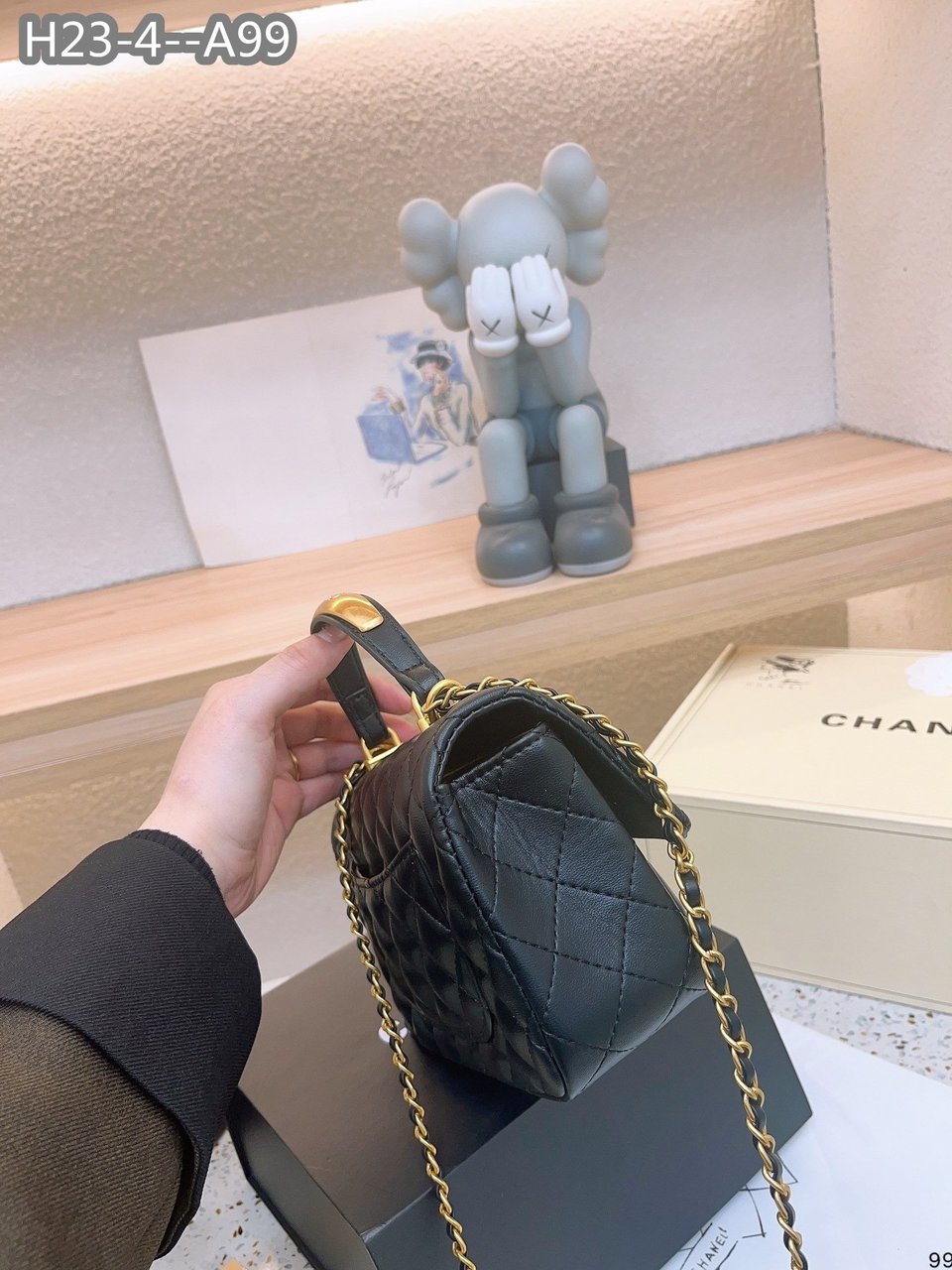 Chanel 22B Flap Bag With Gold Hardware Top Handle Black 21Cm/8in As2431 view 7