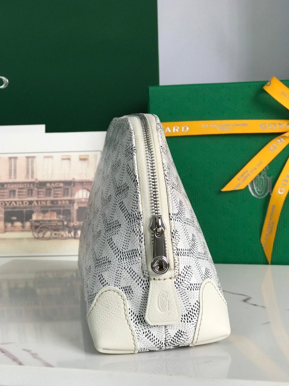 Goyard Vendôme Cosmetic Pouch 17cm White Goyardine Canvas And Calfskin Trim view 10