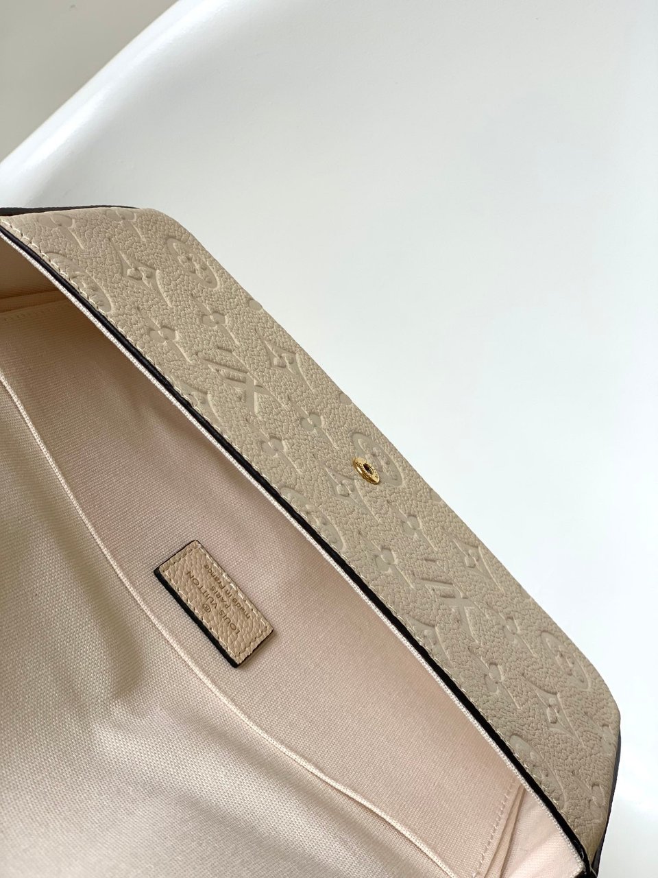Louis Vuitton Felicie Pochette Bag Cream 21Cm view 8