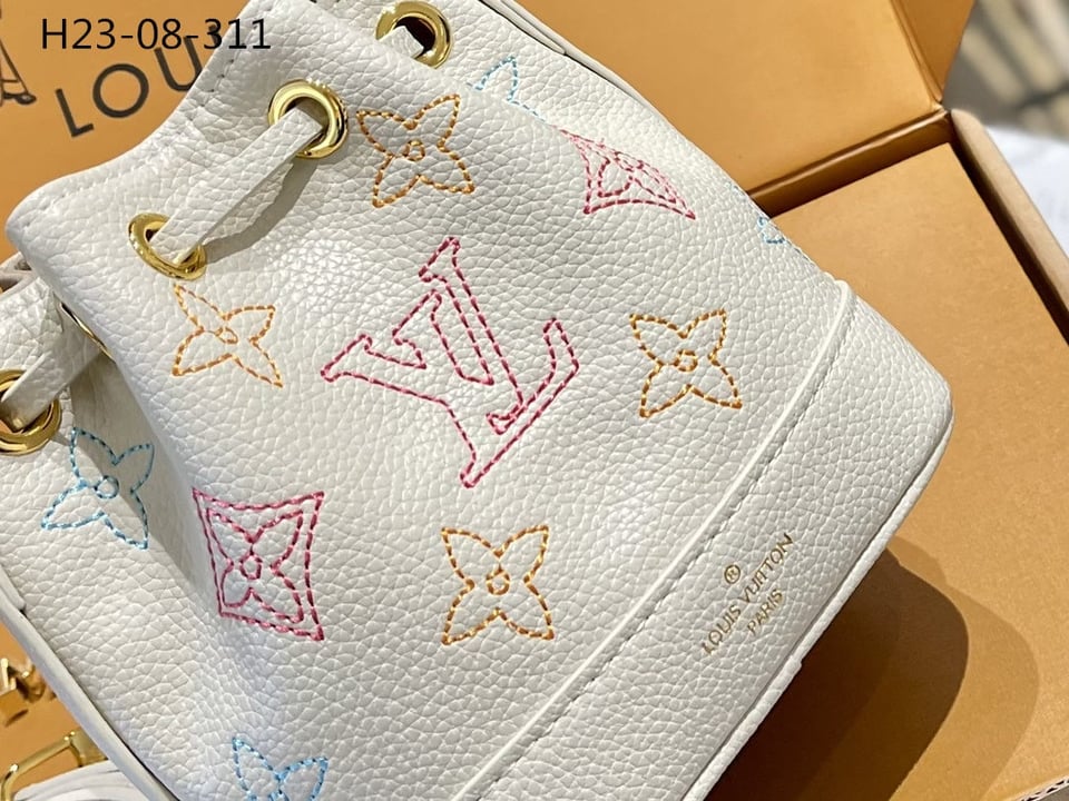 Louis Vuitton Nanoe Handbag White 16Cm M23088 view 6