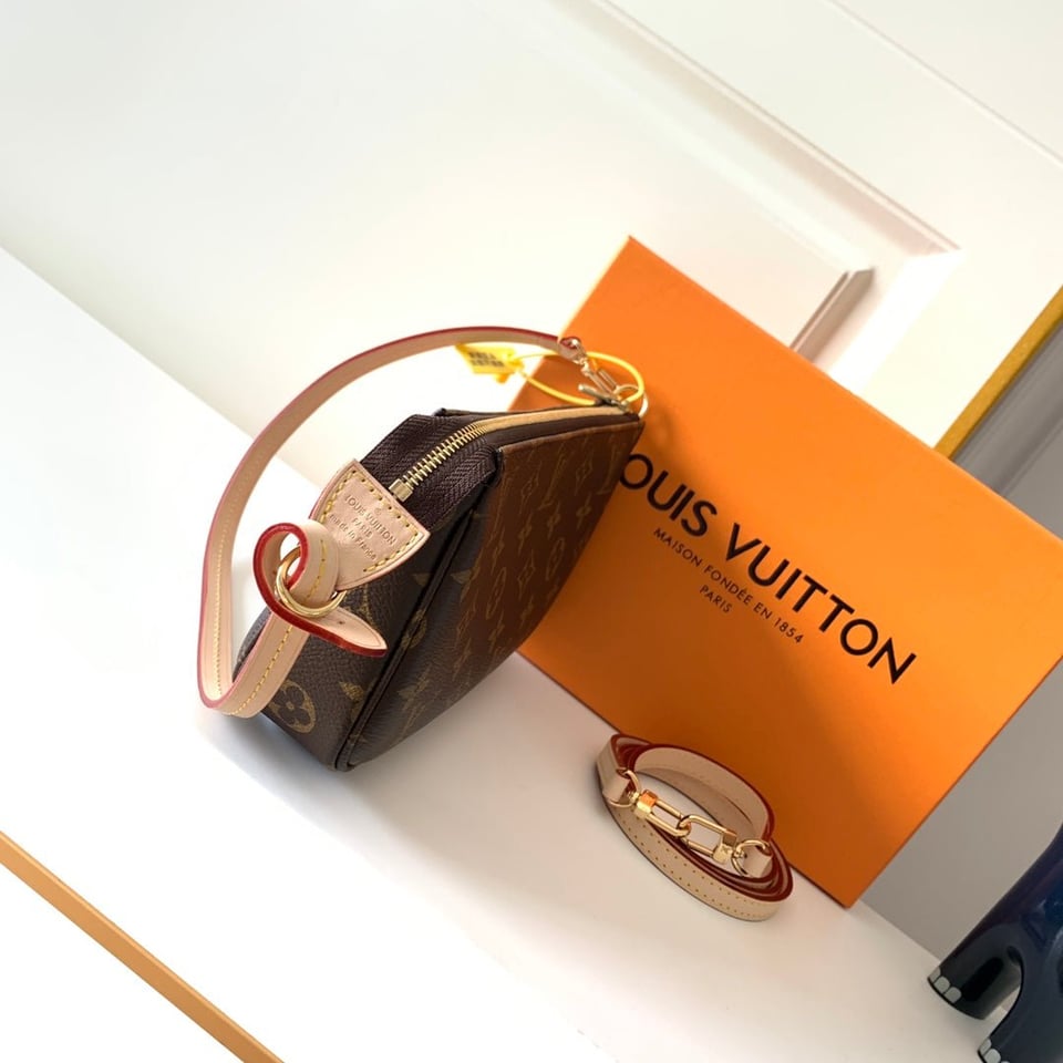 Louis Vuitton Pochette Accessoires 23.5 Cm view 5