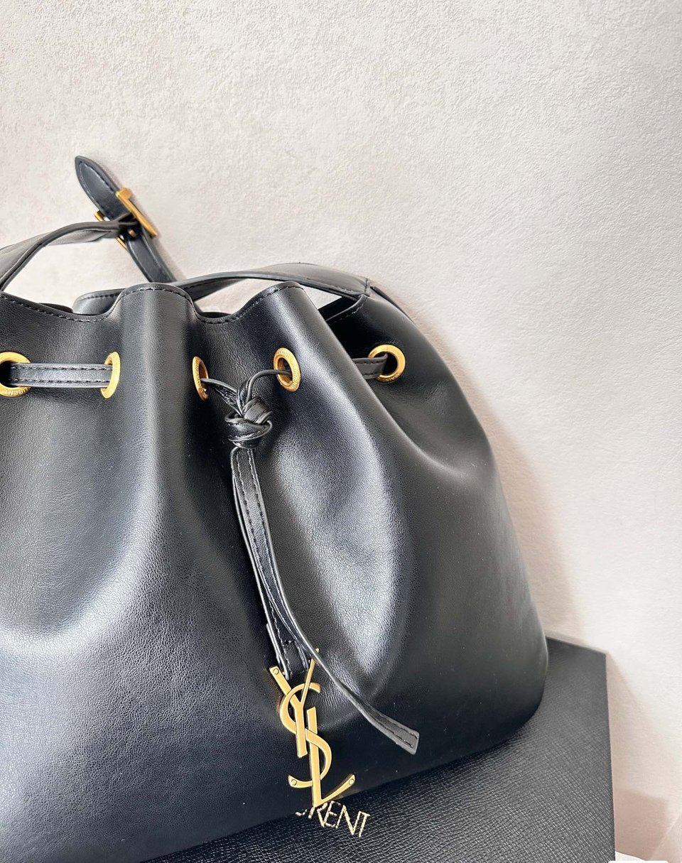 Saint Laurent Paris Vii Medium Flat Hobo Bag In Smooth Leather Black 28Cm view 3