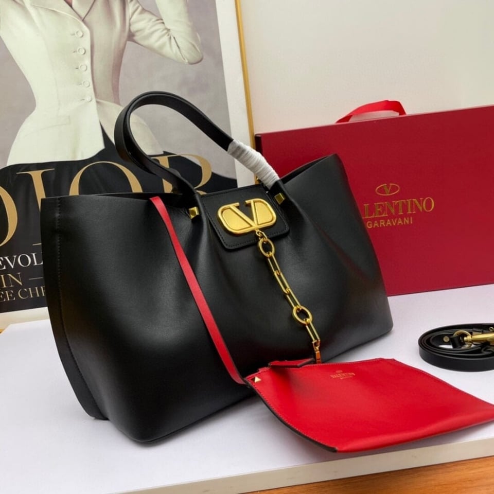 Valentino Garavani Large Vlogo Escape Shopper Tote Black 41Cm view 4