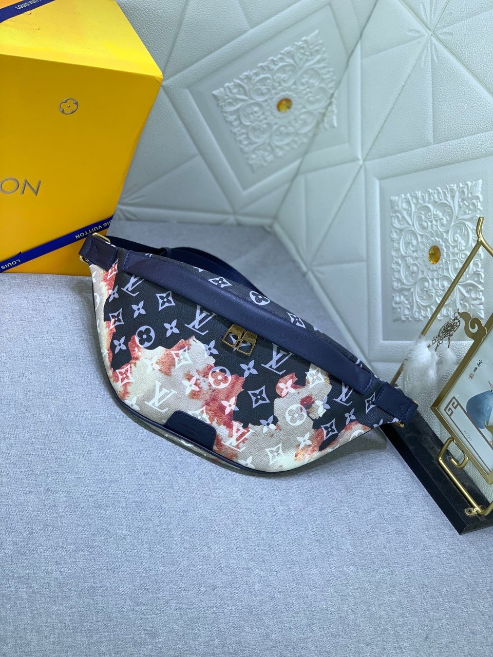 Louis Vuitton Discovery Bumbag Pm Ink Blue 44Cm M23905 view 11