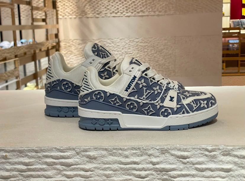 Louis Vuitton Trainer Sneakers Blue 1AKKJV view 8