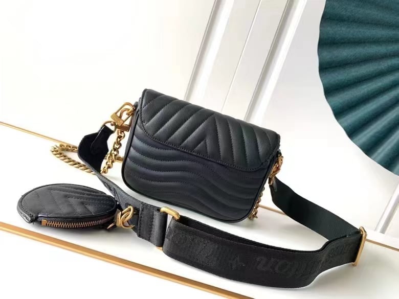 Louis Vuitton New Wave Multi Pochette 19Cm Black view 4
