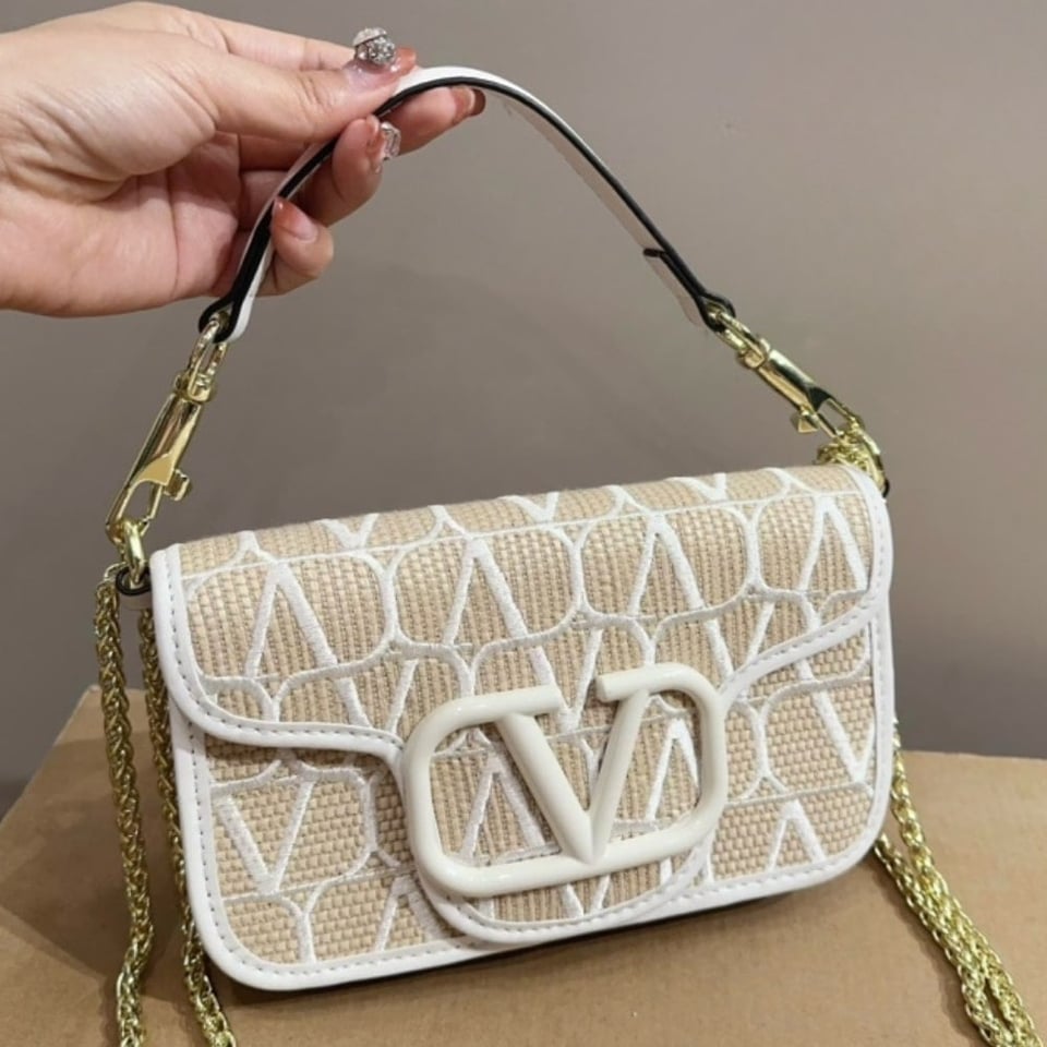 Valentino Valentino Garavani Locò Toile Iconographe Raffia Shoulder Bag Natural 20Cm view 3