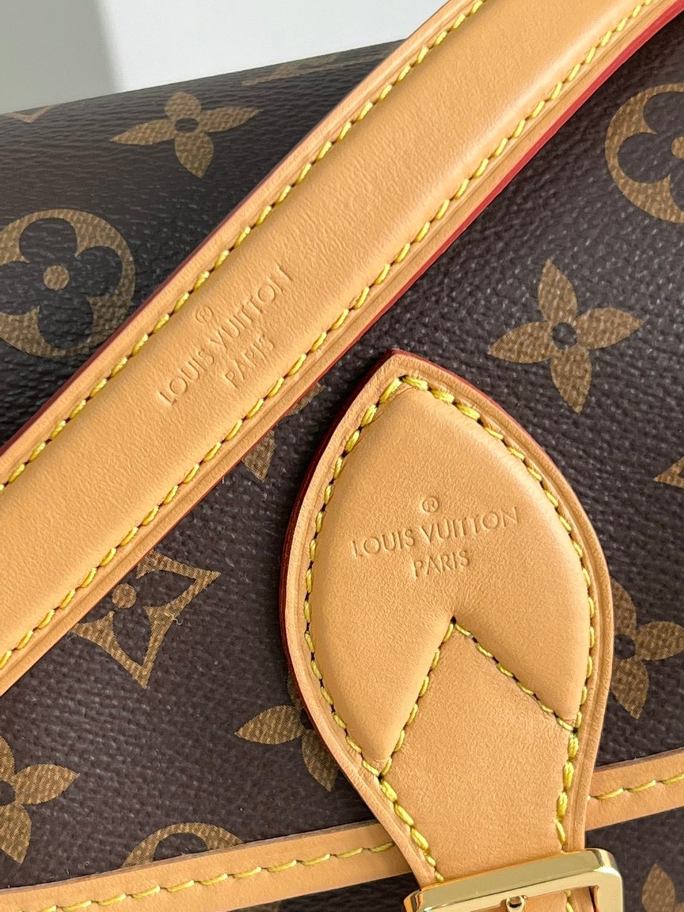 Louis Vuitton Diane Black 24cm/9.4in view 9