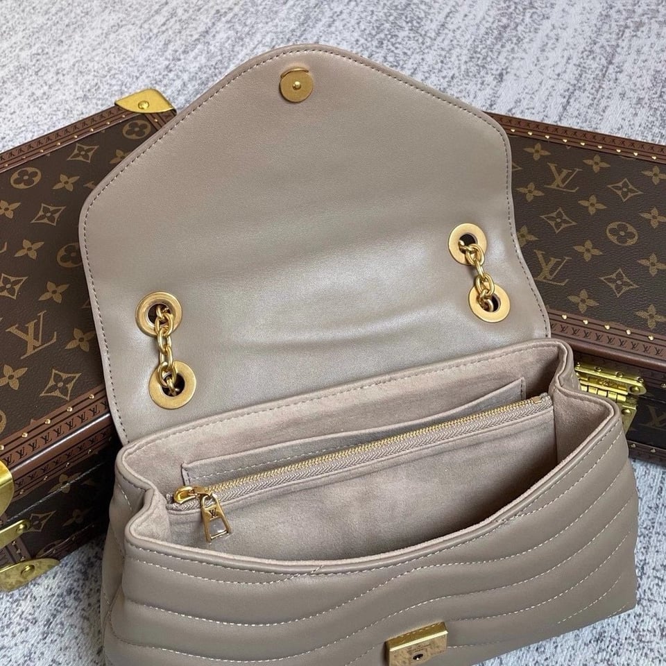 Louis Vuitton New Wave Chain 24Cm Dark Taupe M58550 view 8