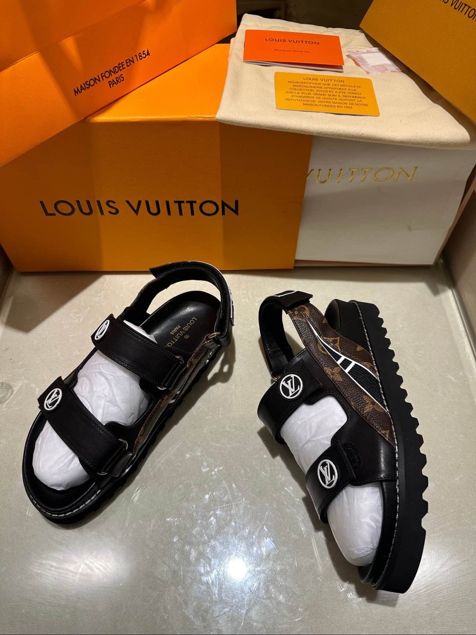 Louis Vuitton Paseo Flat Comfort Sandals Black 1Ab0Xt view 3