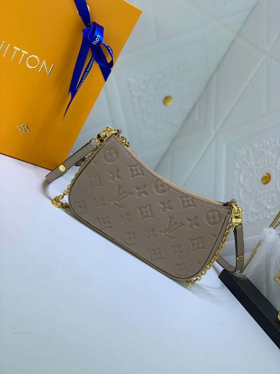 Louis Vuitton Easy Pouch On Strap Tourterelle Beige 19Cm view 6