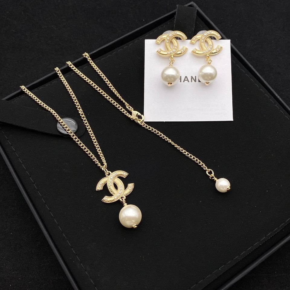 Chanel Cc Pearl Gold Necklace view 2