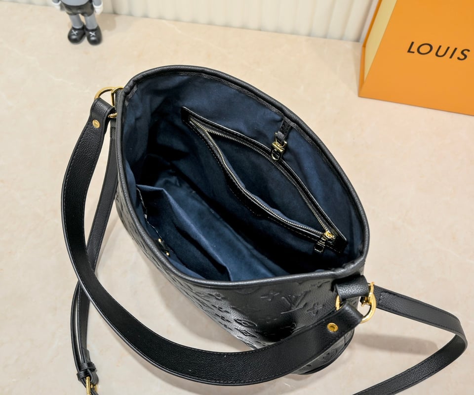 Louis Vuitton Delightful Black 35Cm view 6