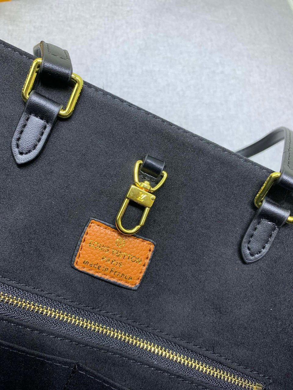 Louis Vuitton LV Crafty Onthego Gm Black 41Cm view 6