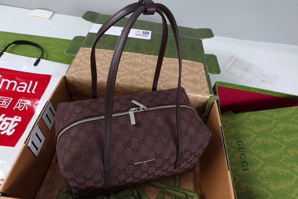 Gucci Melrose Medium Boston Bag 29cm/11.4in Dark Brown GG Canvas 875228 view 10