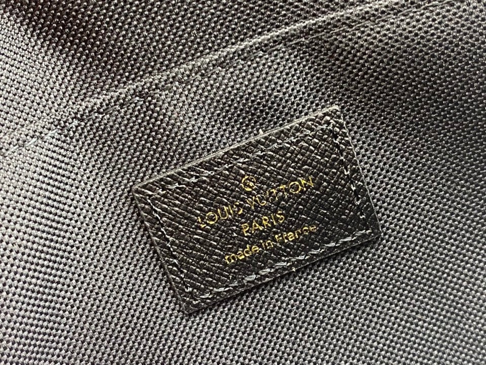 Louis Vuitton Pochette F Lice Amarante Monogram Vernis Black 21Cm view 5