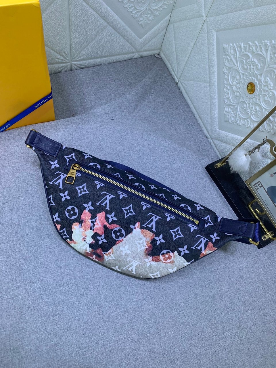 Louis Vuitton Discovery Bumbag Pm Ink Blue 44Cm M23905 view 9