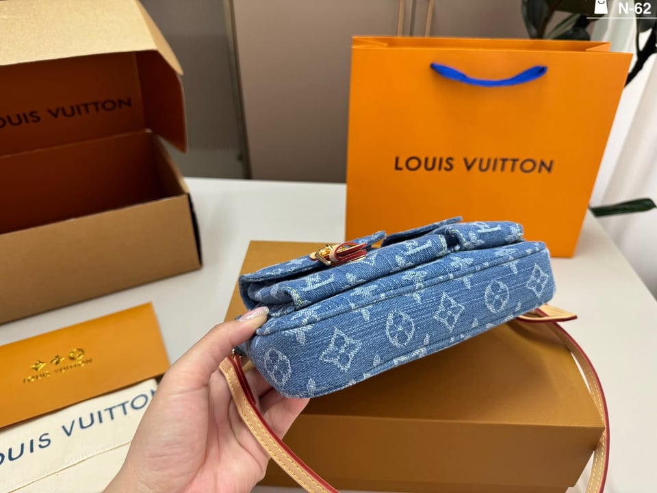 Louis Vuitton Accessoire Cargo Pochette Bag 23.5cm M27602 view 8