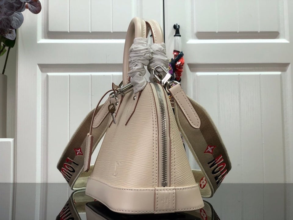 Louis Vuitton Alma Bb 23Cm view 10