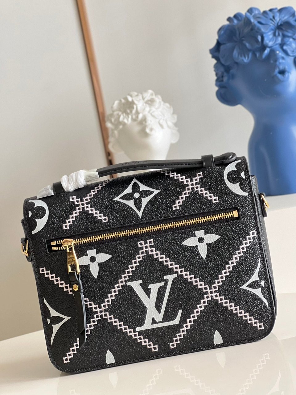 Louis Vuitton Pochette M Tis 25Cm Black Bag view 4
