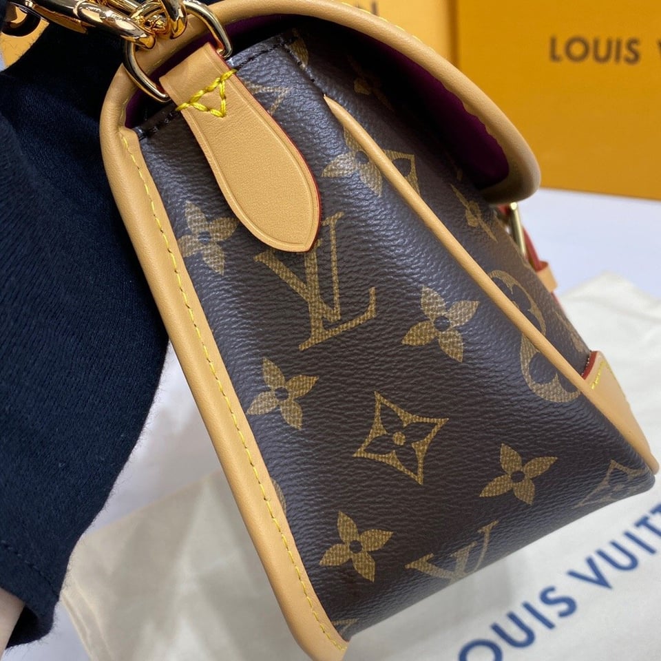 Louis Vuitton Diane Fuchsia M46049 view 4