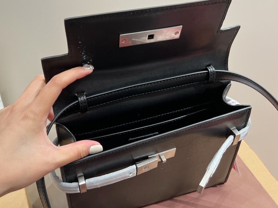 Saint Laurent Manhattan Shoulder Bag In Box Saint Laurent Leather Black Silver 25Cm view 3