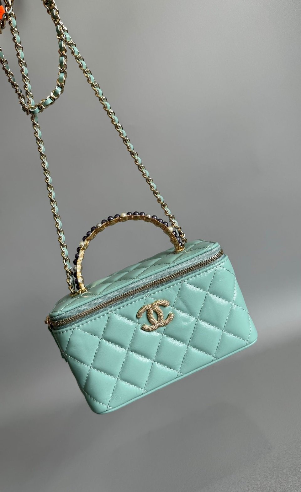 Chanel Vanity Case Pearl 17Cm Aqua Blue Lambskin Gold Hardware view 4
