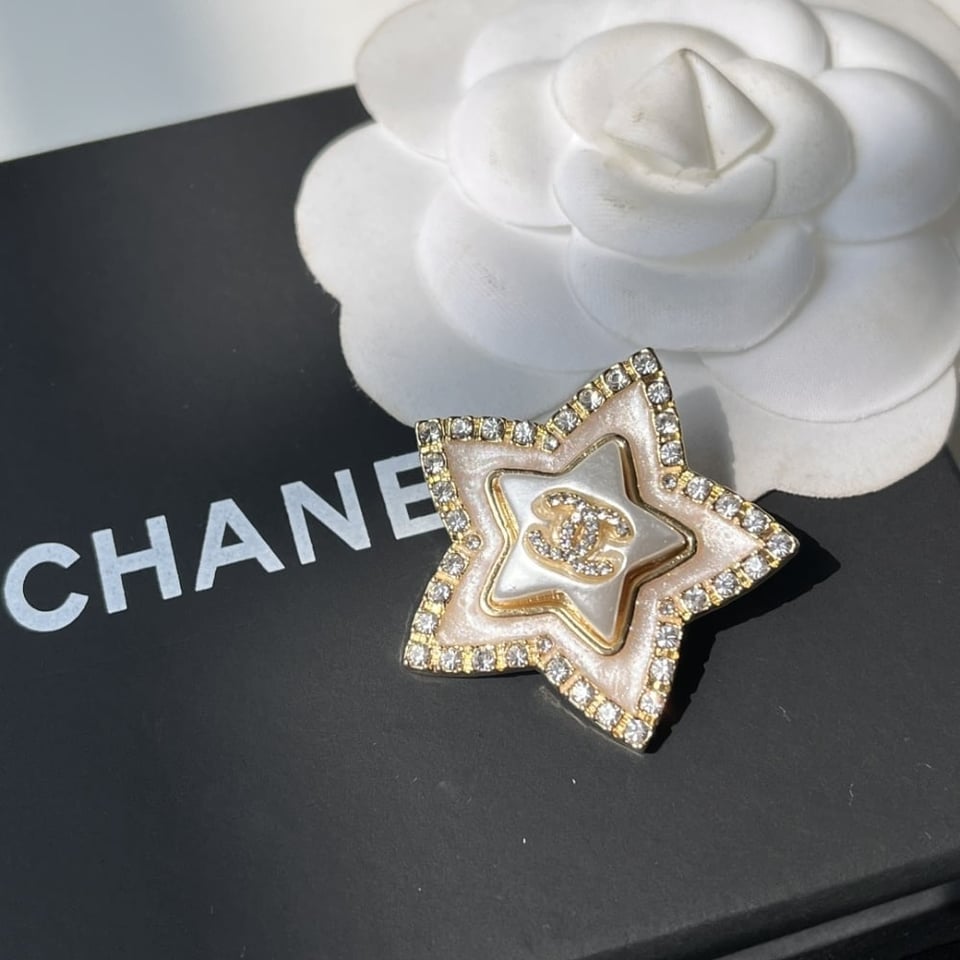 Chanel Cc Star Brooch Gold view 7