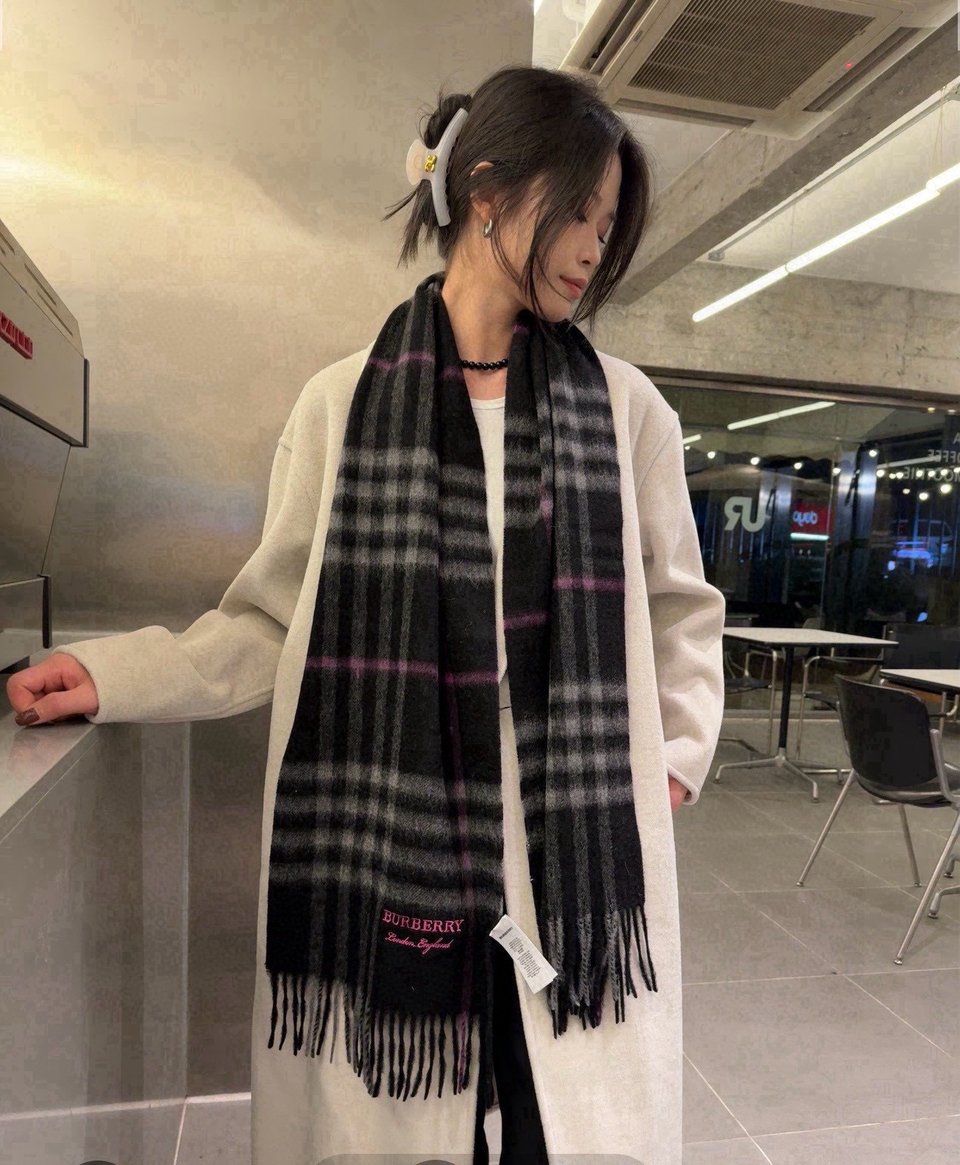 Burberry Cashmere Scarf Chain Black-White For Women 180cm view 3