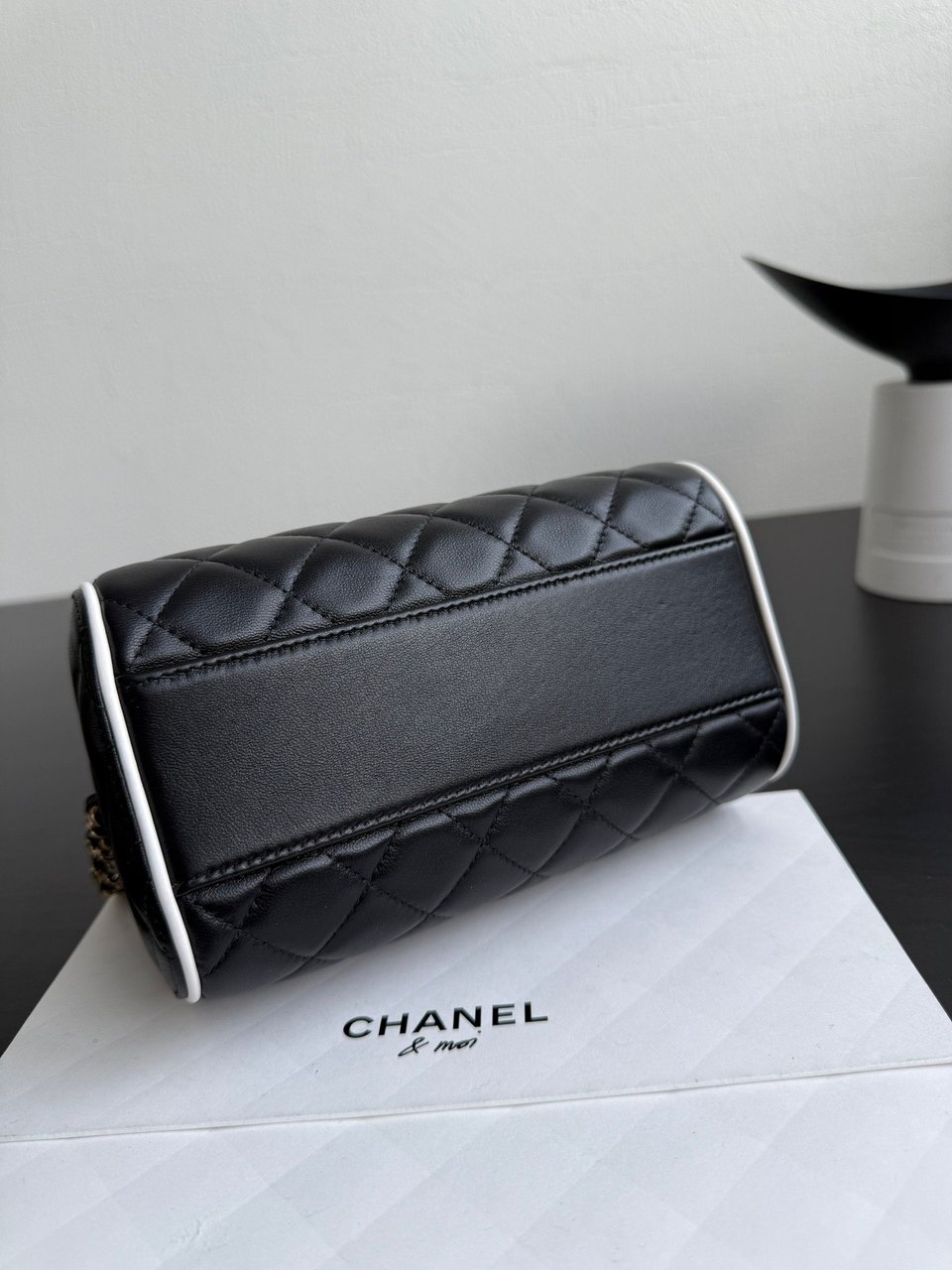 Chanel Spring Summer 2025 Pre-collection Clutch With Chain Lambskin Black 18.5cm/ 7.3inches view 4