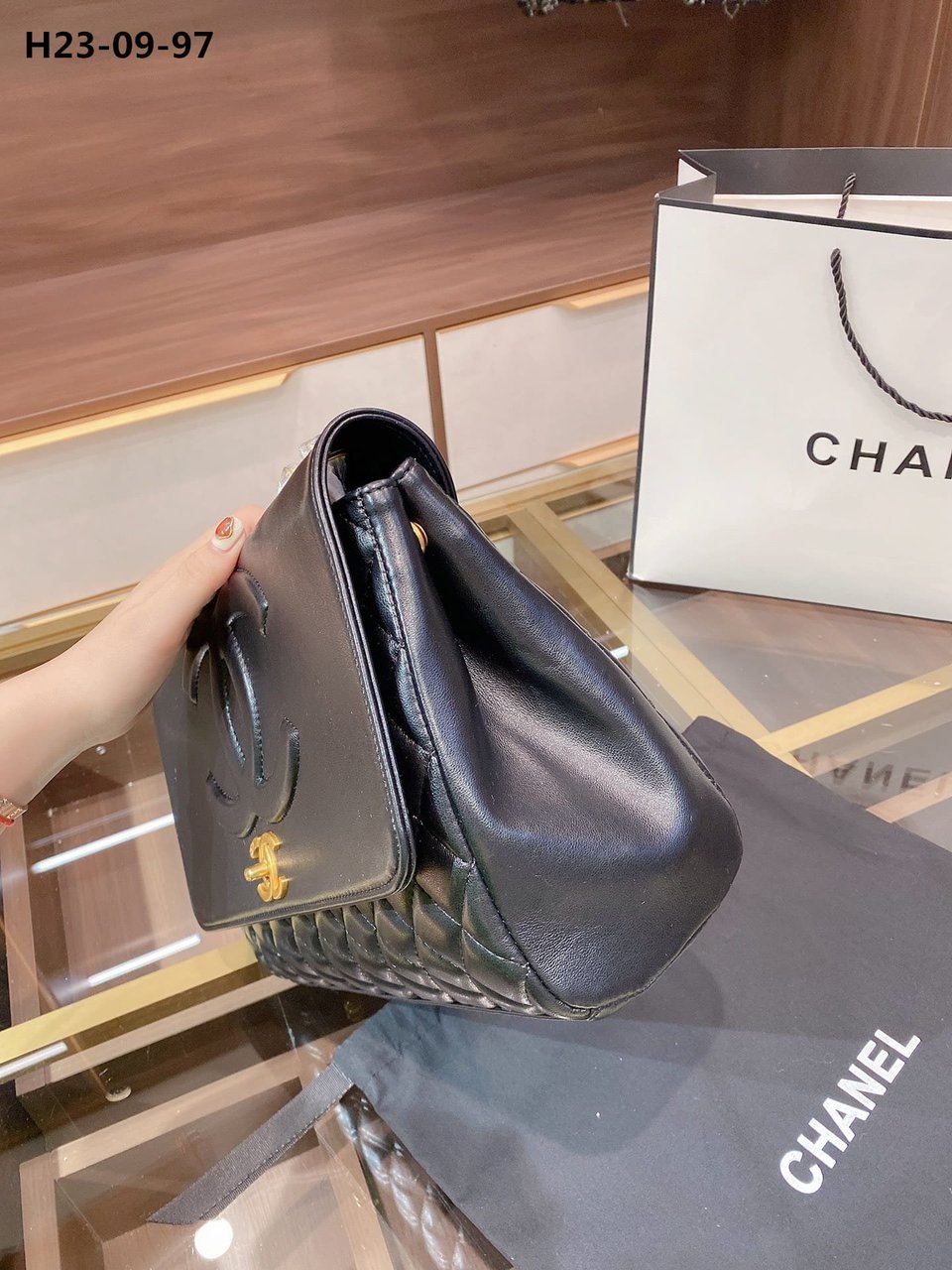 Chanel Timeless Cc Flap Maxi Black 31Cm view 7
