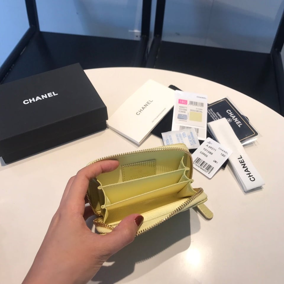 Chanel Zipped Coin Basic Purse 11 Light Yellow Calfskin Gold Icon view 9
