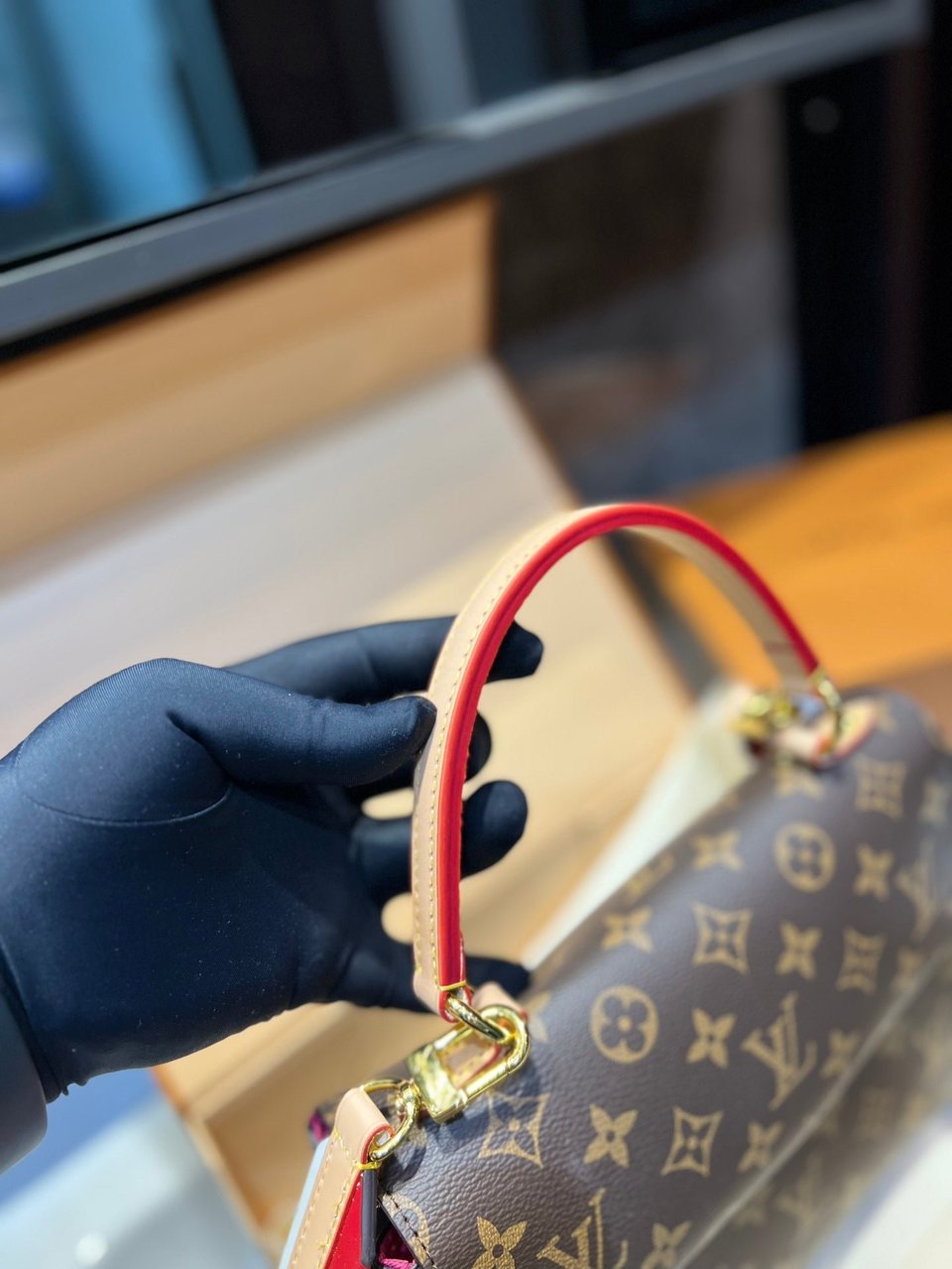 Louis Vuitton Cluny Brown Beige And Red Strap 25Cm view 9