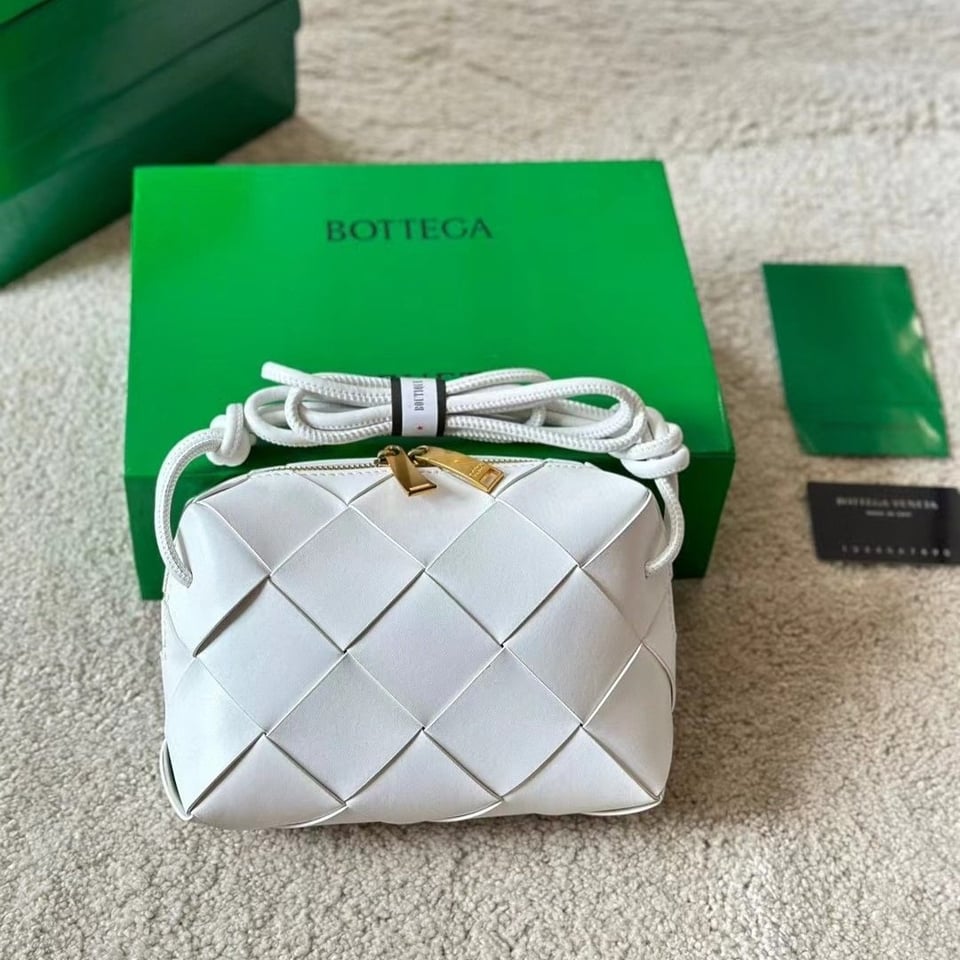 Bottega Veneta Small Camera Bag Mxn 52 400 White 18Cm view 3