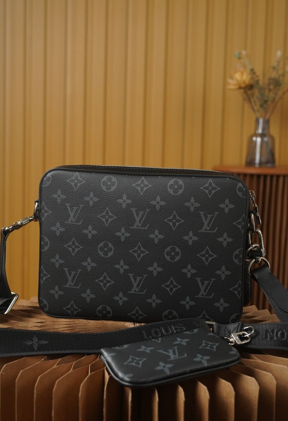 Louis Vuitton Trio Messenger 25Cm M69443 view 6